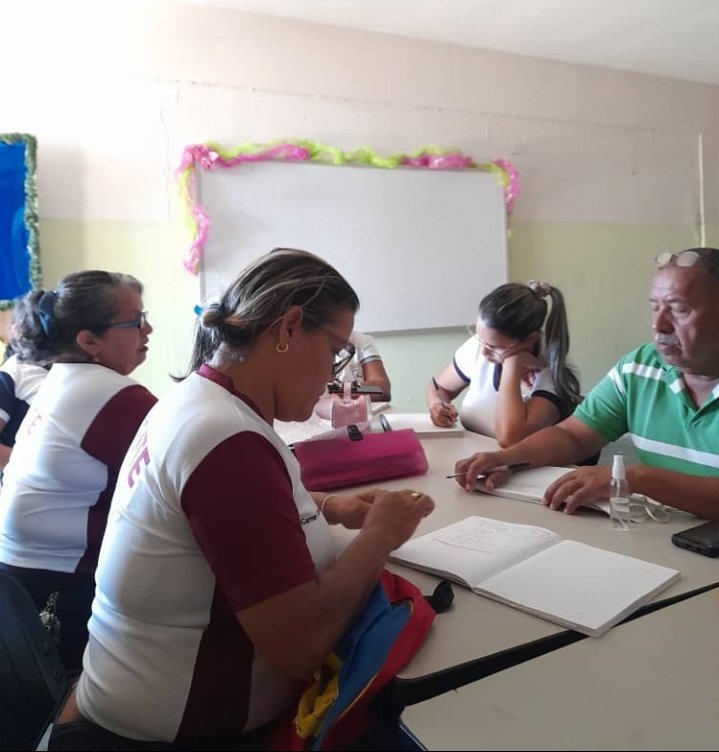 RoxanaC71634289's tweet photo. #14DeOct #VenezuelaEsPoesia 
Municipio San Sebastián activo en Educación .
Reporte de actividades Educativas Colectivo de formación con el centro de formación y red intercircuital.@NicolasMaduro  @_LaAvanzadora  @MPPEDUCACION  @leoalvacabrera  @ZE_Aragua https://t.co/eatLMJNuw0