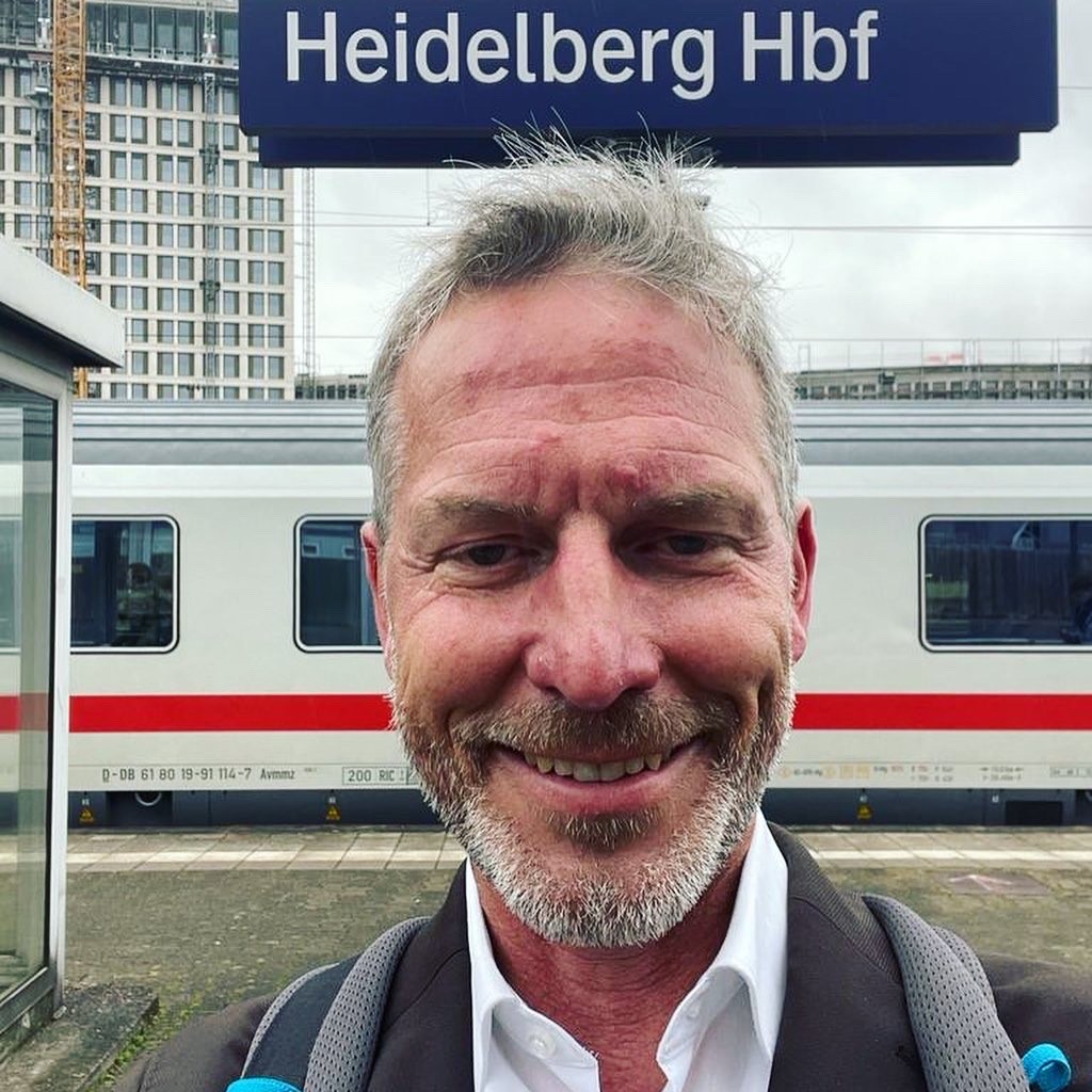 jochenhaussmann's tweet photo. Von der Sitzung der Enquetekommission ab nach Heidelberg! Hier findet heute unter dem Titel „Pflege neu denken – Zukunft Pflege gestalten“ eine Podiumsdiskussion mit Pflegefach- und Führungskräften statt. #fdpbw #badenwürttemberg #pflege #politik #podiumsdiskussion #heidelberg https://t.co/1nZHowONXh