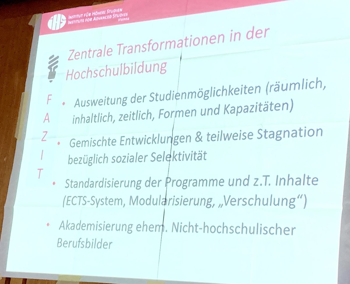 //#Track9Bildung Wahnsinn, hat sich dieser Bildungssektor verändert! So schnell kann ich gar nicht mitschreiben, wie die drei Koll vom #IHS durch die #Transformation(en) in der #Hochschulbildung rauschen. 🏃‍♀️🏃🏃‍♀️ Daher mal schnell ein Bild. #Momentum22 <a href="/momentum_kon/">Momentum Kongress</a>