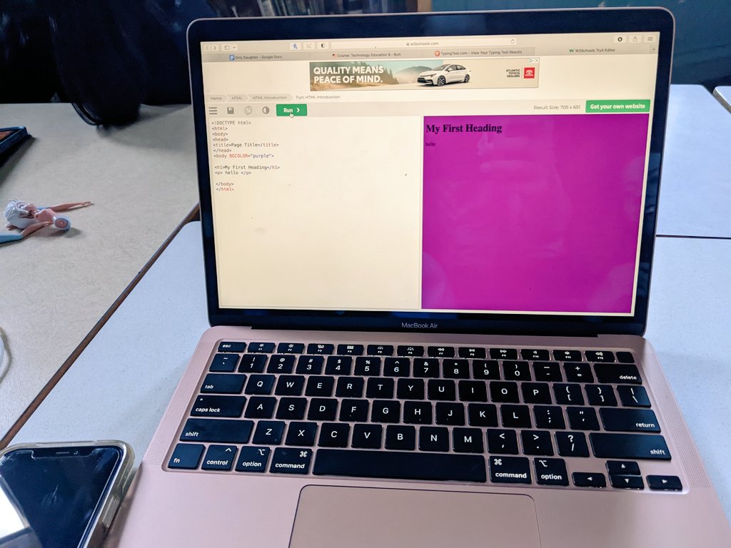 SBC_Technology's tweet image. Grade 9s learning HTML Code! What a great way to round out the class after a round of keyboarding practice!