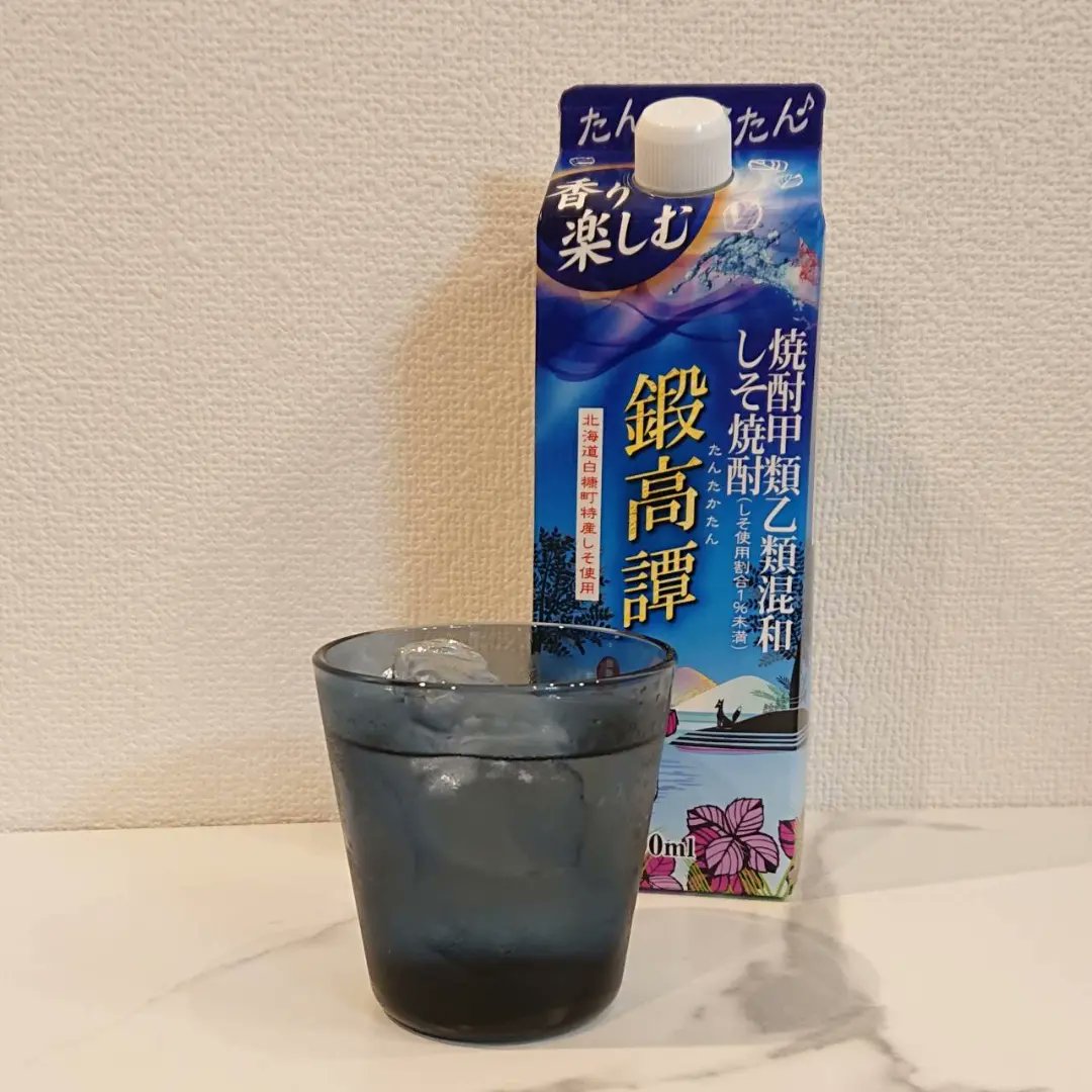 フィンランドの食器デザイン
イッタラ展に行きました。
展示してる作品も素敵ですが
職人さんが熱いガラス一つ一つに
息を吹き込み作業する
工程映像も見れて
それがとても良かったです😊

グラス一つも
1300円少々と意外とお手頃で
これで晩酌が楽しくなるなら
嬉しいです♪

#イッタラ #美術館