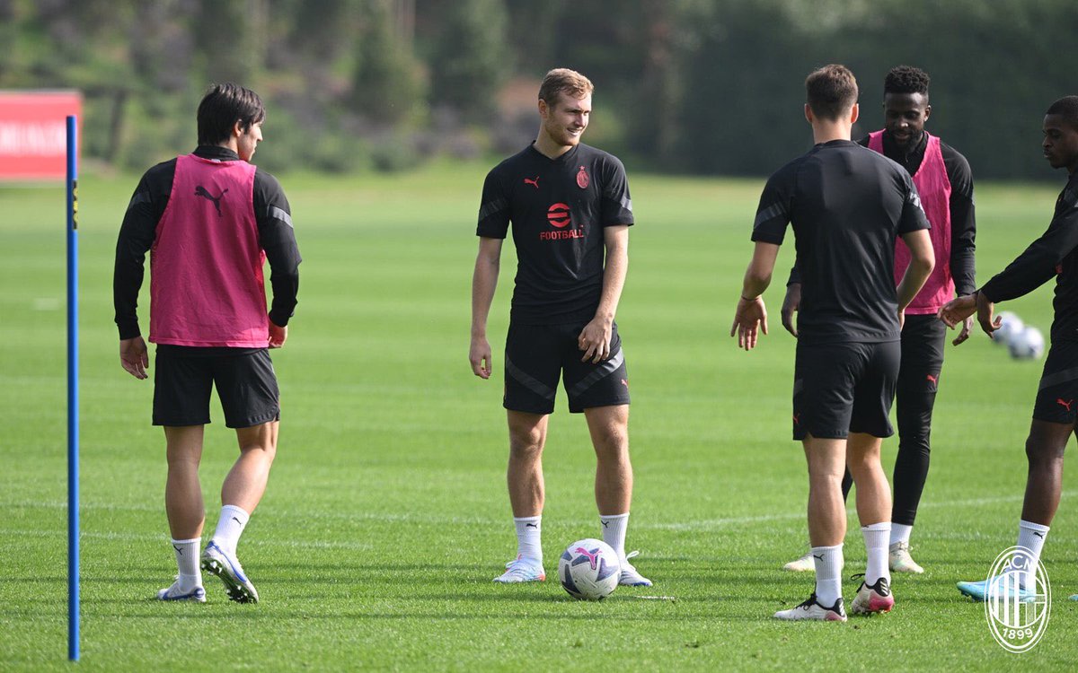 Milanista1899_'s tweet photo. ⚒ Back to work!

👀 Next challenge: #HellasVeronaMilan 

#SempreMilan https://t.co/9ssKgOrU60