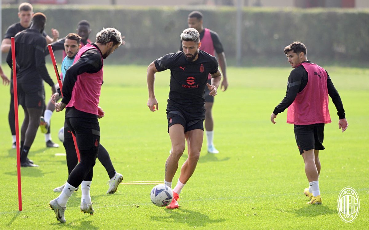 Milanista1899_'s tweet photo. ⚒ Back to work!

👀 Next challenge: #HellasVeronaMilan 

#SempreMilan https://t.co/9ssKgOrU60