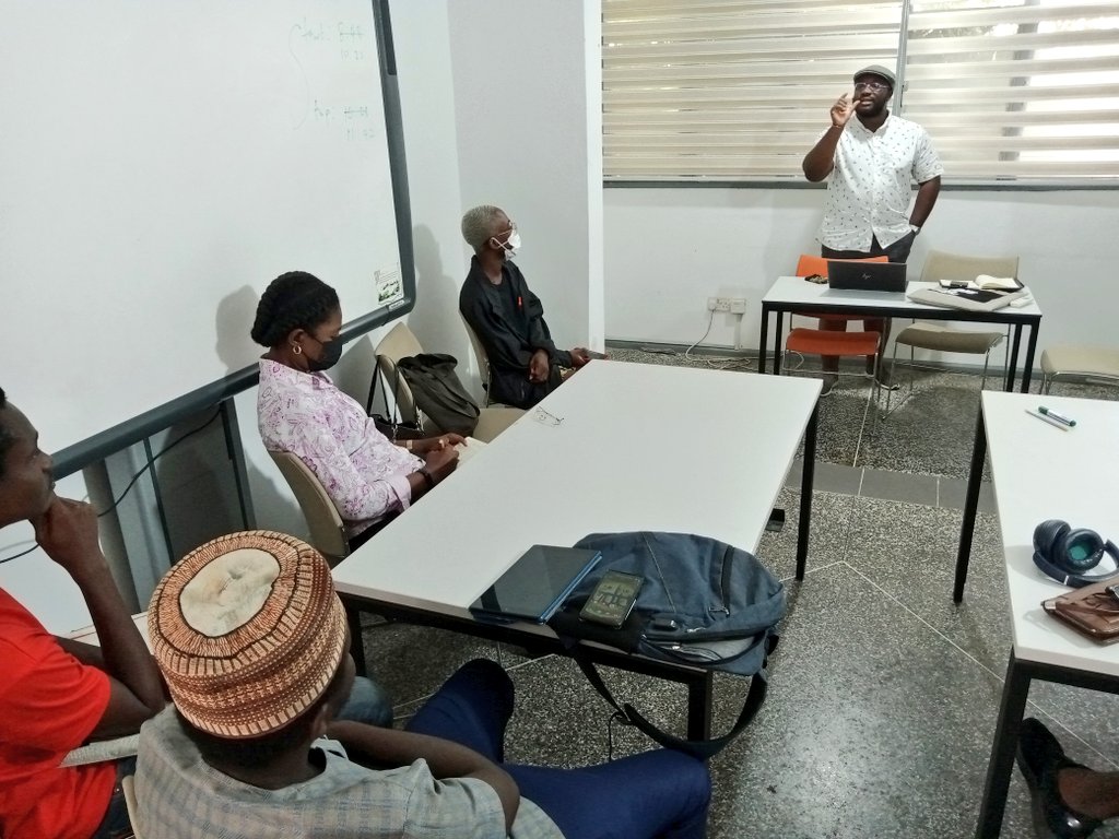 GhPoetryFest's tweet photo. Writing in Ghanaian Pidgin workshop facilitated by Fui Can-Tamakloe @FCTamakloe 
#PaGya2022 #GhPoetryFest @writersPG https://t.co/OM6Xf8MN0L