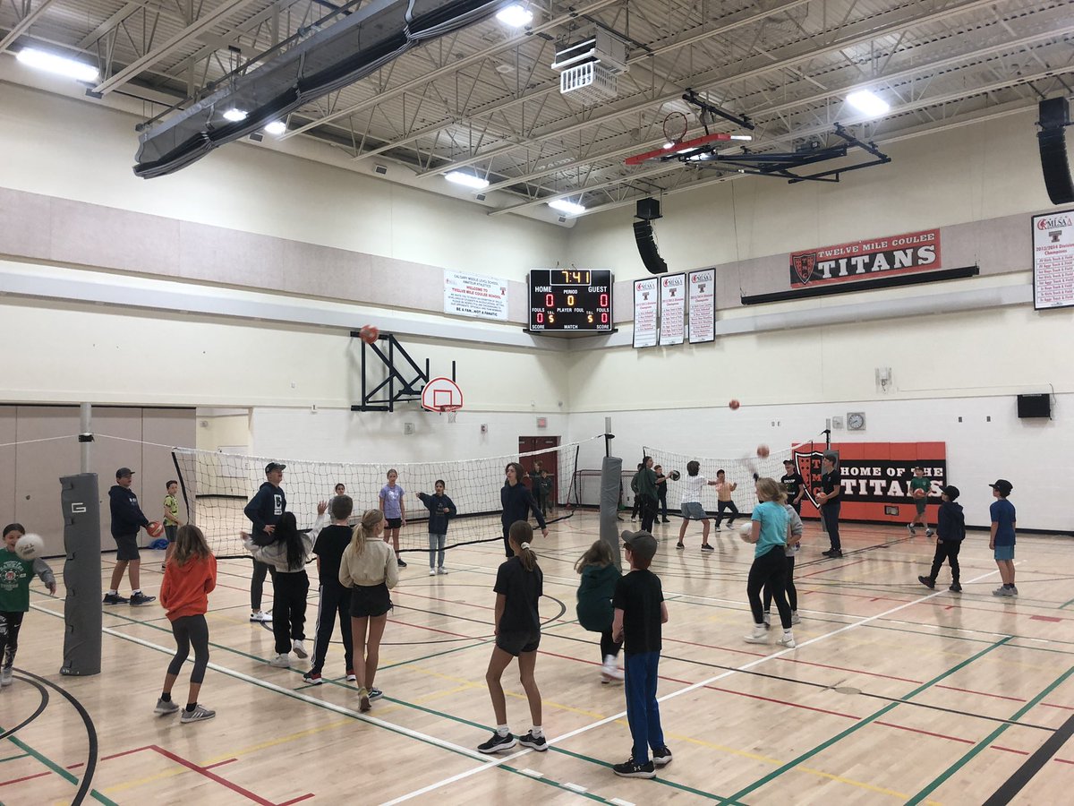 TMC_PE's tweet photo. The gym is packed for the first morning of @TMCCBE Volleyball Club.  A huge thank you to our Sr Volleyball players for volunteering their time! 🏐 https://t.co/8TI8QJROl4