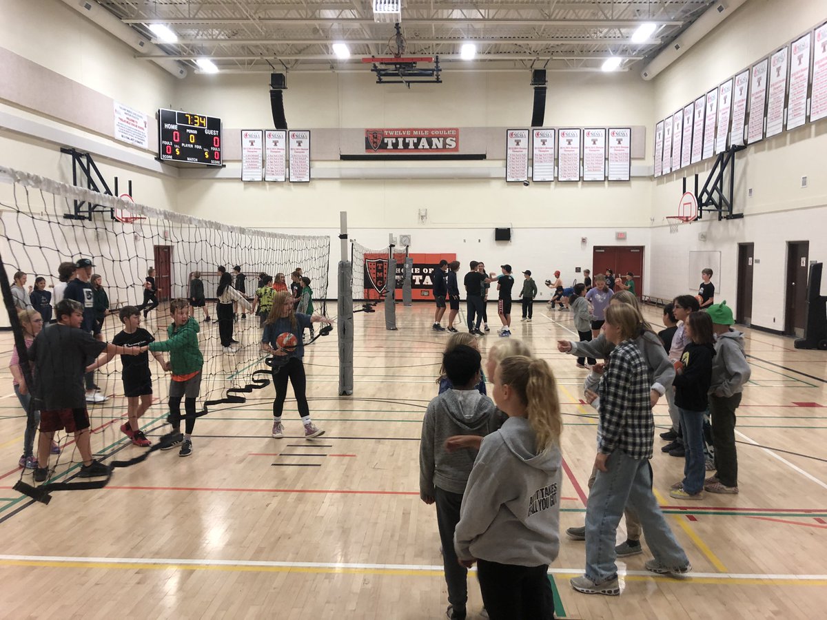 TMC_PE's tweet photo. The gym is packed for the first morning of @TMCCBE Volleyball Club.  A huge thank you to our Sr Volleyball players for volunteering their time! 🏐 https://t.co/8TI8QJROl4