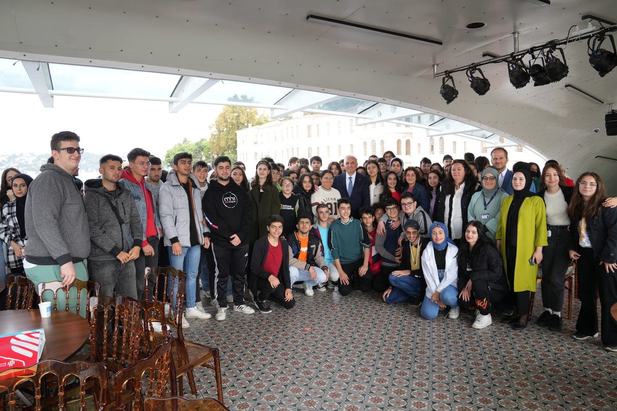 #Erasmusdays etkinliği kapsamında 150 üniversite ve liseli genç kardeşlerimizle "Boğaz Gezisi"nde buluştuk.

Eşsiz manzarasıyla dillere destan İstanbul Boğazı'nın güzelliğini keşfettiğimiz gezimize katılan gençlerin enerjisi ve dinamizmleriyle unutulmaz bir gün yaşadık. ☺️