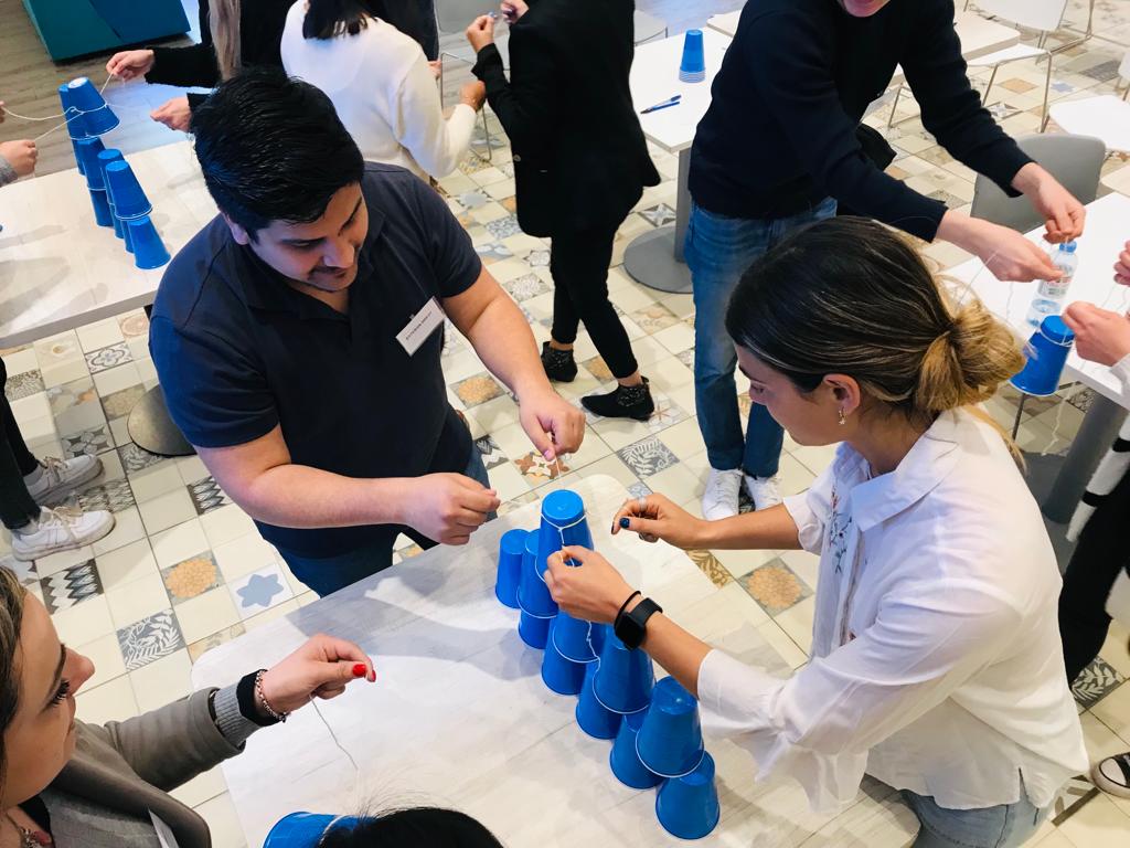 BisBlickTalento's tweet photo. ¡Bienvenidos DANONERS!

6 estudiantes que aspiran a convertirse en los primeros profesionales de sus familias se incorporan al Programa de Pasantías de @Danone. Contarán con acompañamiento de mentores de la compañía y de BisBlick para conciliar estudio y trabajo. ¡Felicitaciones! https://t.co/xPuD8mmT5T