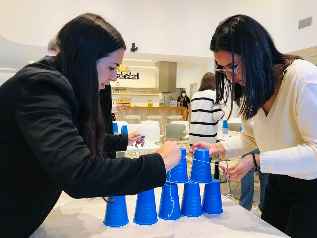 BisBlickTalento's tweet photo. ¡Bienvenidos DANONERS!

6 estudiantes que aspiran a convertirse en los primeros profesionales de sus familias se incorporan al Programa de Pasantías de @Danone. Contarán con acompañamiento de mentores de la compañía y de BisBlick para conciliar estudio y trabajo. ¡Felicitaciones! https://t.co/xPuD8mmT5T