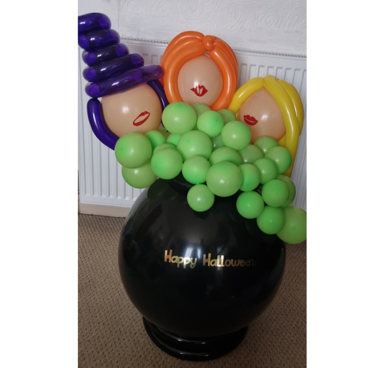 Todays Halloween balloon creation 🔮✨️ SISTAAAASS #HocusPocus #hocuspocus2