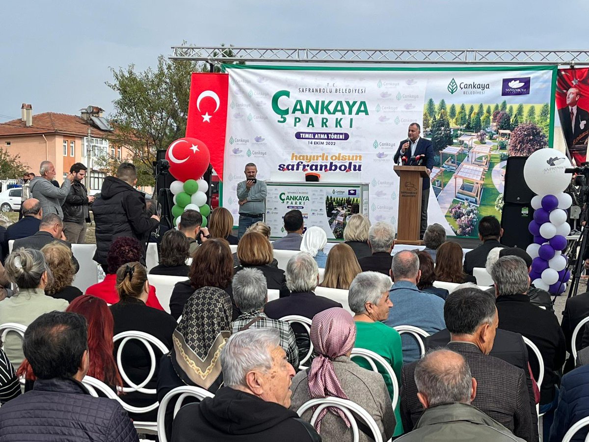 Çankaya’nın parkları kardeş ilçelerde… Ankaralıların en çok ziyaret ettiği turizm merkezlerinden ve kardeş belediyemiz olan Safranbolu’ya Çankaya Parkı yapıyoruz. Genel Başkan Yardımcımız @Seyit_TORUN ve Safranbolu Bel. Bşk. @mimarelifkose ile parkın ilk harcını bugün attık.