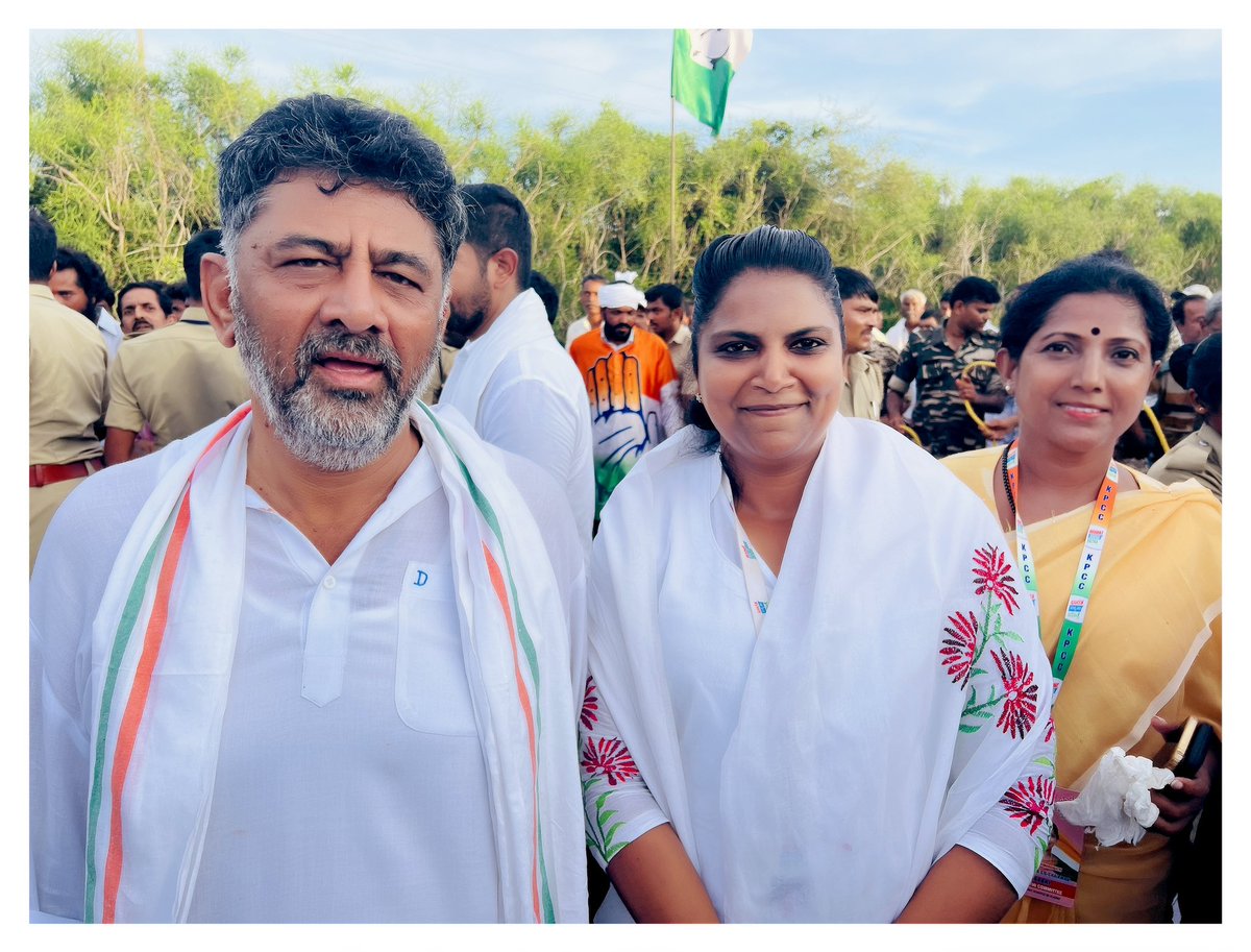 With “DK” 😎 in Bharat Jodo Yatra! 

Gladly with Karnataka PCC President <a href="/DKShivakumar/">DK Shivakumar</a> Ji and Karnataka Mahila Congress President <a href="/DrPushpaAmarnat/">Dr PushpaAmarnath/ಡಾ.ಪುಷ್ಪ ಅಮರ್ ನಾಥ್</a> Ji. 

#BharatJodoYatra #BharatJodoYatraKarnataka