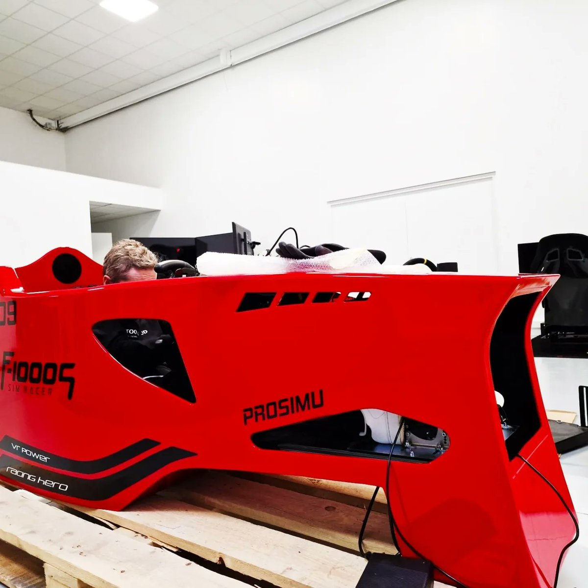 Buildsim's tweet image. Week ago. Our Simulator just arrived from Italy at @ProSimu Training Center in Le Mans. Internal component installations begin.
Settimana scorsa. Arrivato il simulatore BuildSim. F-1000S dall&apos;Italia. Iniziano le installazioni delle componenti interne.