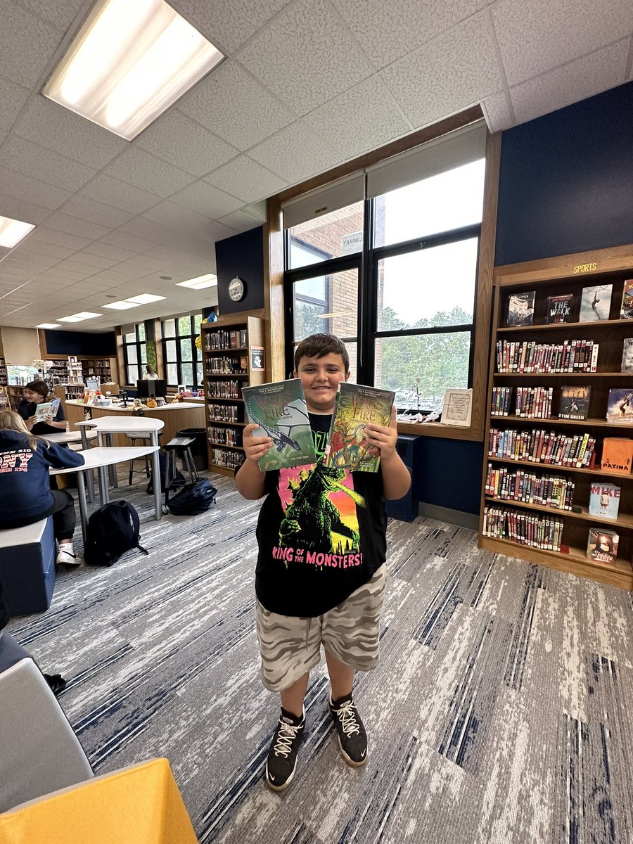 JFK_Bethpage's tweet photo. Free Read Friday in full swing at the JFK Library! @JFKMSLibrary @SyrettTara @Zach_Levy https://t.co/cHCc3ysJ44