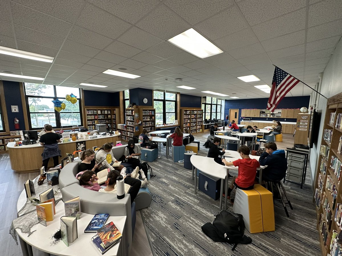 JFK_Bethpage's tweet photo. Free Read Friday in full swing at the JFK Library! @JFKMSLibrary @SyrettTara @Zach_Levy https://t.co/cHCc3ysJ44