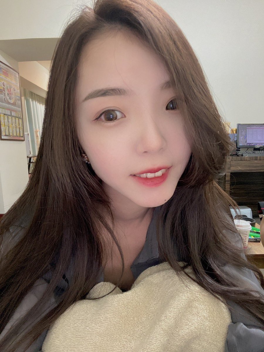 zhiting0113's tweet photo. 有自然組要上課嗎🍃☕️
妹妹我閒的發慌欸
#音樂課 #自然組 #雙北 https://t.co/9Oy8IfzEQc