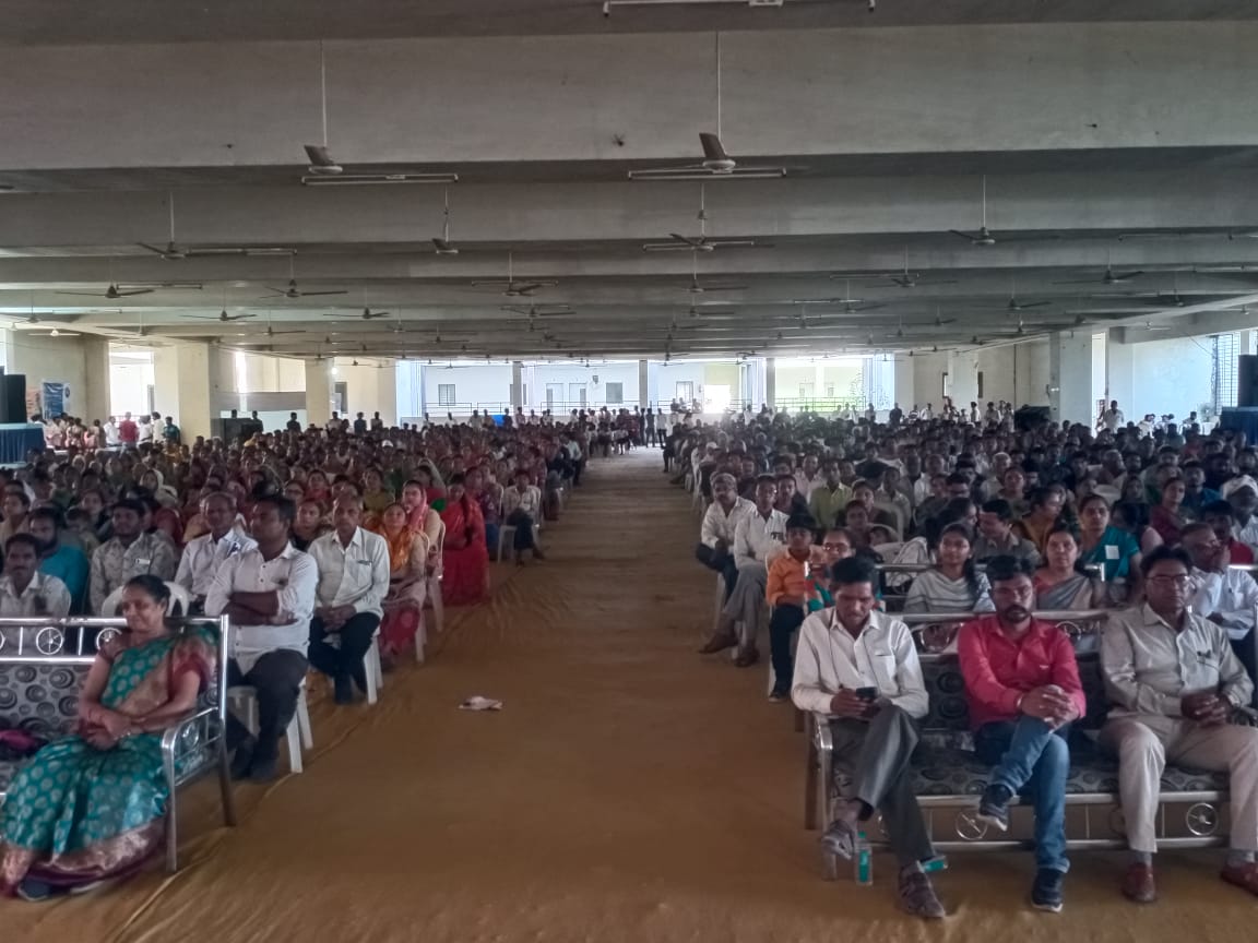 Shailes94982129's tweet photo. અમરેલી જિલ્લામાં ગરીબ કલ્યાણ મેળાનું આયોજન માં.મંત્રીશ્રી સામાજિક ન્યાય અને અધિકારીતા,પ્રદીપભાઈ પરમારની હાજરીમાં કરવામાં આવ્યું જેમાં જિલ્લાના 11 તાલુકાના સેકંડો લાભાર્થીઓને સરકારશ્રીની વિવિધ યોજનાઓની સહાયનું વિતરણ કરવામાં આવ્યું 
@CollectorAmr @ddoamreli @sdm_dhari @InfoAmreli https://t.co/Lg5sgugHts