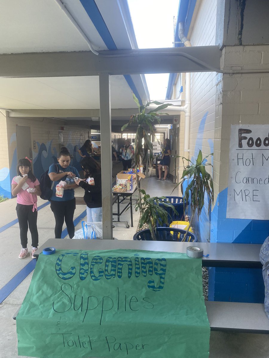 MrsAllenTeacher's tweet photo. Community Outreach! Come see us @TropicIslesElem ! We have food, clothing, and supplies!!!! https://t.co/zyGqpxlOo9