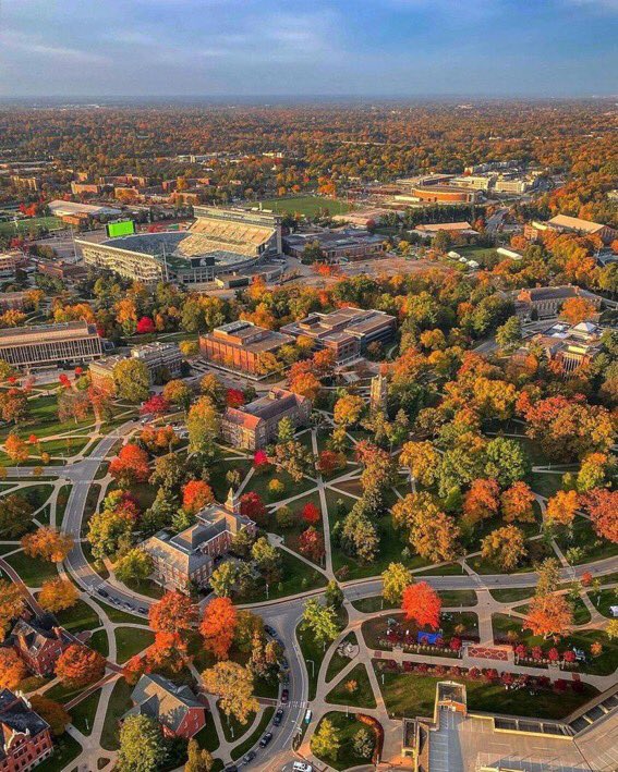 b_dubleu's tweet photo. Campus and its King 👑 #GoGreen #GoZeke https://t.co/LxT3365URa