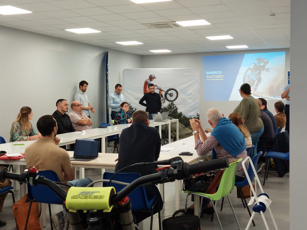 Hier soir, nous étions accueillis avec les clubs d'entreprises CIZAN par Sherco pour un Google Atelier Numérique sur le thème des réseaux sociaux 📱

Nos entreprises ont reçu de nombreux conseils pour élaborer une stratégie social média de qualité 🚀

#socialmedia #reseauxsociaux