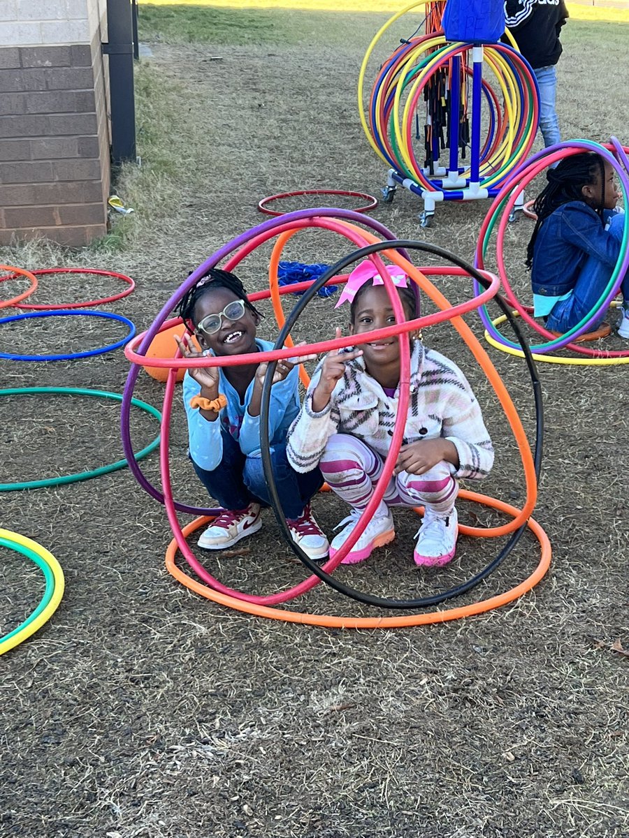 Looks like we have some future architects! Built Hula Huts during Free play! #bpinsipered <a href="/BPESArtsAcademy/">Bryant Park Elementary</a>
