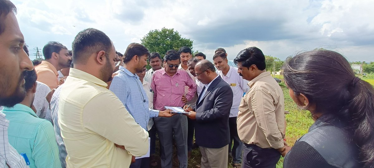 ಮುಖ್ಯ ಇಂಜಿನಿಯರ್, ಗ್ರಾಮೀಣಾಭಿವೃದ್ಧಿ ಆಯುಕ್ತಾಲಯ ಗ್ರಾಮೀಣಾಭಿವೃದ್ಧಿ ಮತ್ತು ಪಂಚಾಯತಿ ರಾಜ್ ಇಲಾಖೆ ಬೆಂಗಳೂರು ರವರು ದಿನಾಂಕ 13 ರಂದು ಬೆಳಗಾವಿ ತಾಲ್ಲೂಕಿನ ಬಸ್ತವಾಡ, ಹಲಗಾ, ಕೇದನೂರ ಹಾಗೂ ಬಂಬರಗಾ ಗ್ರಾಮ ಪಂಚಾಯತಿ ವ್ಯಾಪ್ತಿಯಲ್ಲಿ ಬರುವ ಅಮೃತ ಸರೋವರ ಕೆರೆಗಳಿಗೆ ಭೇಟಿ ನೀಡಿ ಪರಿಶೀಲಿಸಿದರು.