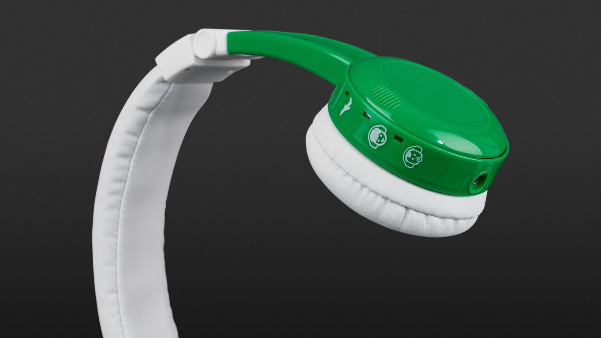 jamie_stark's tweet image. Great to see the new @BuddyPhones Explore #headphones 🎧 I ordered have arrived at the @FIS_School Bookstore. These are some of the best costing &amp;amp; #safeaudio headphones for kids on the market. Even better, ordered without boxes &amp;amp; unnecessary plastic! @onanoff #BuddyPhones #edtech