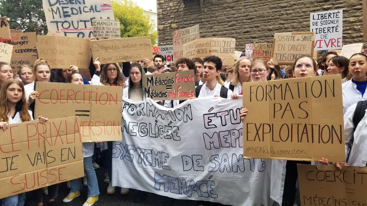 F3Rhone_Alpes's tweet photo. Les étudiants en #médecine dans la rue à #Lyon. On vous explique pourquoi ...

https://t.co/cUVasrlGai https://t.co/X8oXYiA2DU