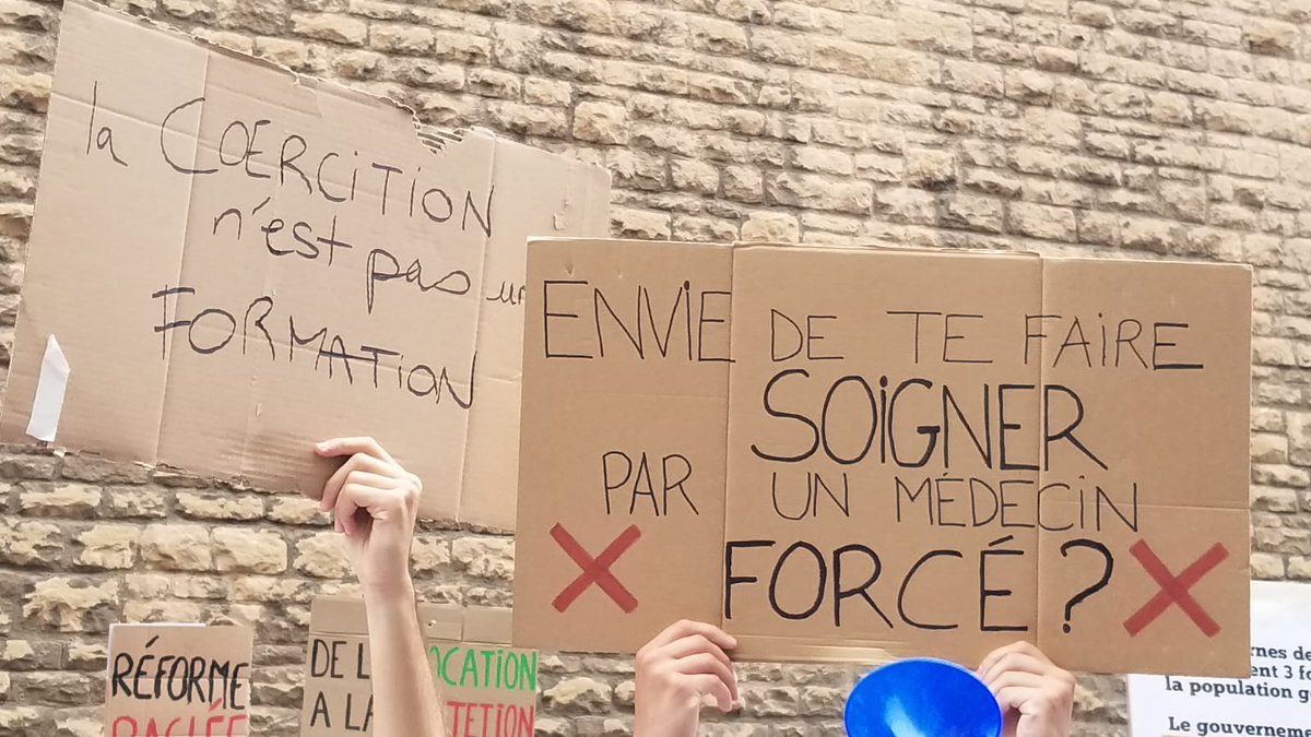 F3Rhone_Alpes's tweet photo. Les étudiants en #médecine dans la rue à #Lyon. On vous explique pourquoi ...

https://t.co/cUVasrlGai https://t.co/X8oXYiA2DU