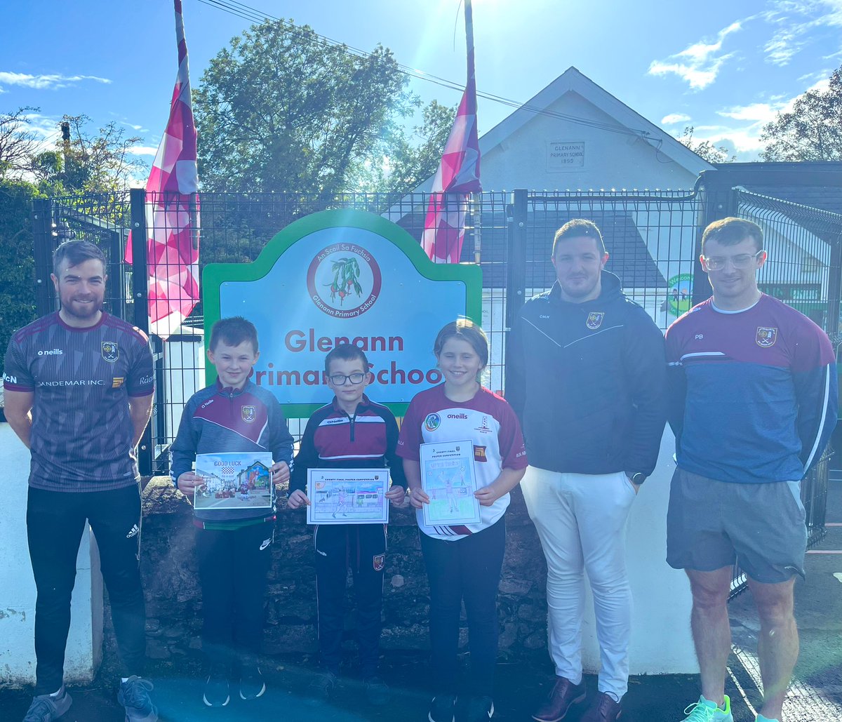 Glenann_PS's tweet photo. 🇱🇻 @RuairiOgCLG DAY 🇱🇻

Thank you to @aidanmcn91 @christymcn14 &amp; @Paddy_Burke01 for coming to visit our school ahead of the @AontroimGAA SHC Final on Sunday! The boys answered questions, judged competitions &amp; did our weekly draw as well 👏🏼 GOOD LUCK to everyone involved! https://t.co/gJAuTIt6Yy