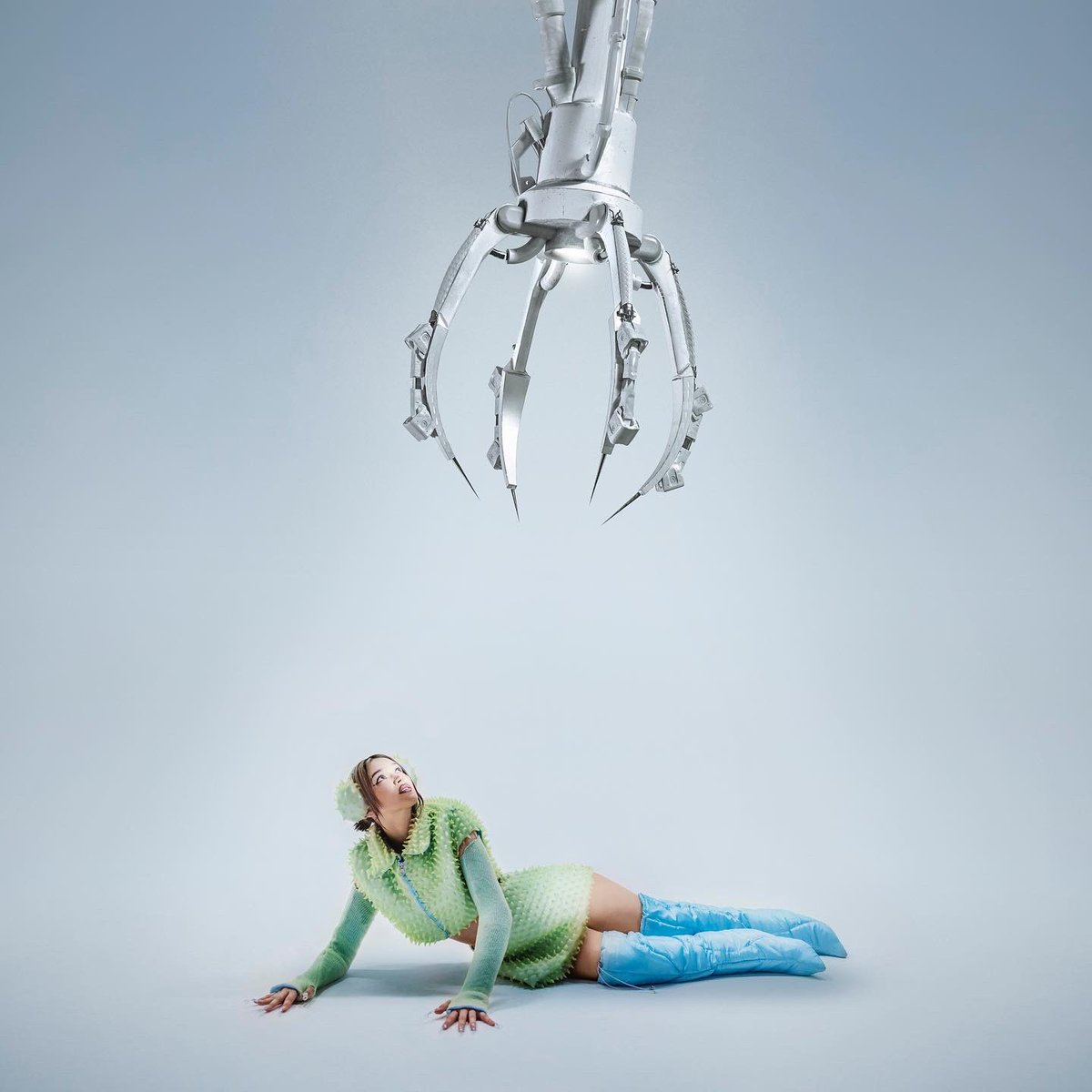 Lolo Zouaï tweet media