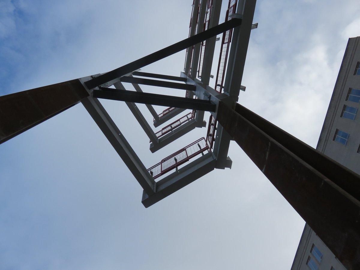 rd_billington's tweet photo. Starting to take shape, erecting steel for the City Sqaure House, Leeds project https://t.co/rHsp6shcpP