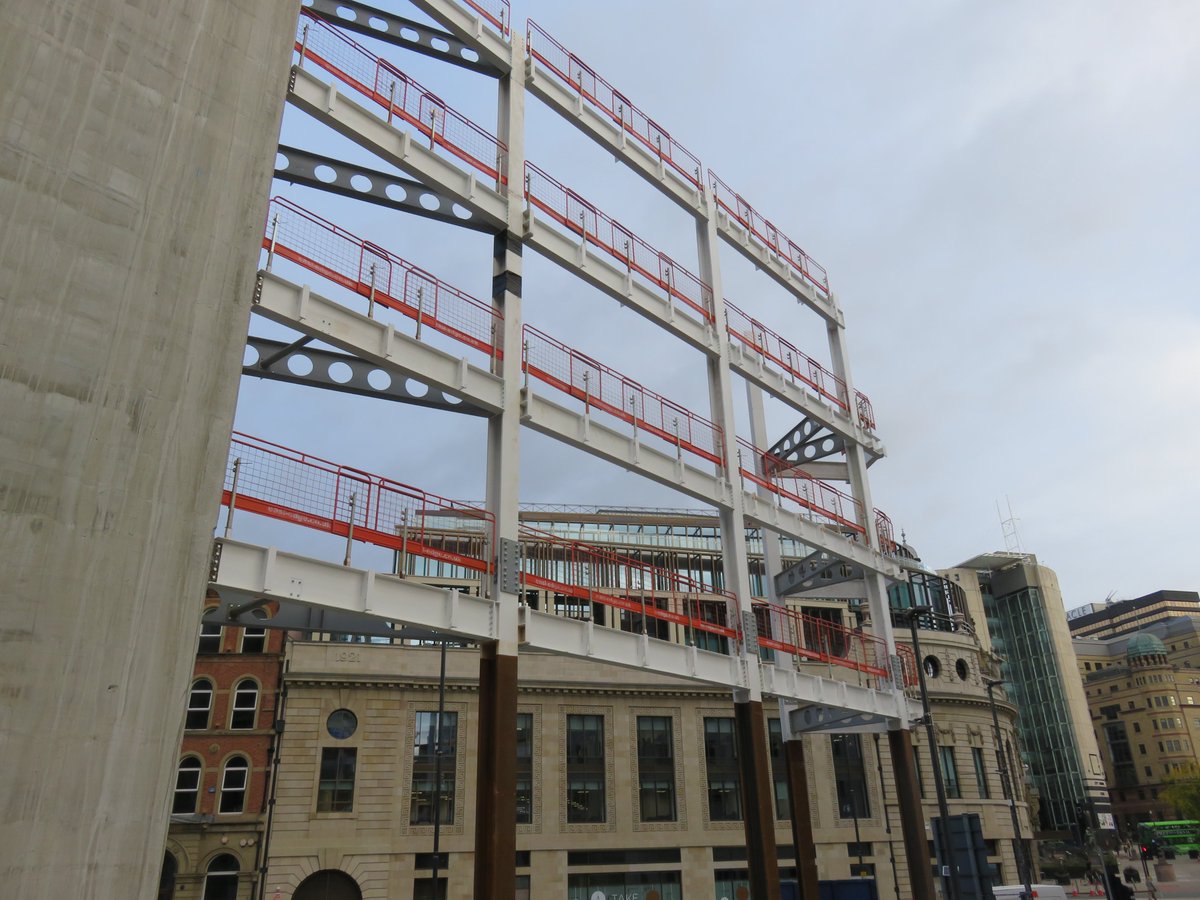 rd_billington's tweet photo. Starting to take shape, erecting steel for the City Sqaure House, Leeds project https://t.co/rHsp6shcpP