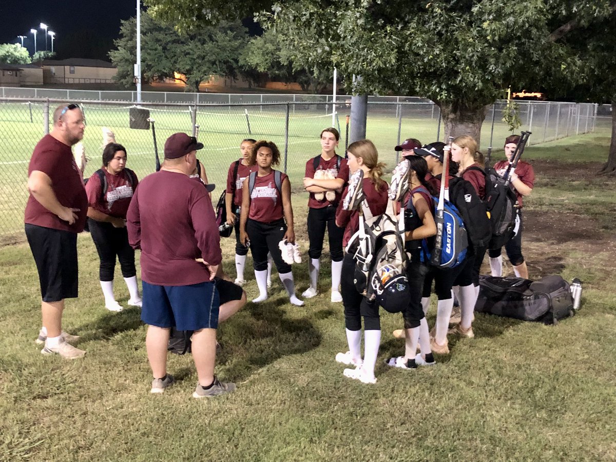 rowlettsoftball's tweet photo. Fall ball season is a wrap! These ladies (not all pictured) showed up and showed out, winning 7 of their 8 games. Lots of fun and lots of growth the last few weeks. Spring season is gonna be🔥🔥! #weRone @LETTNATION @RHS_Eagles https://t.co/KzUWQhJq2V