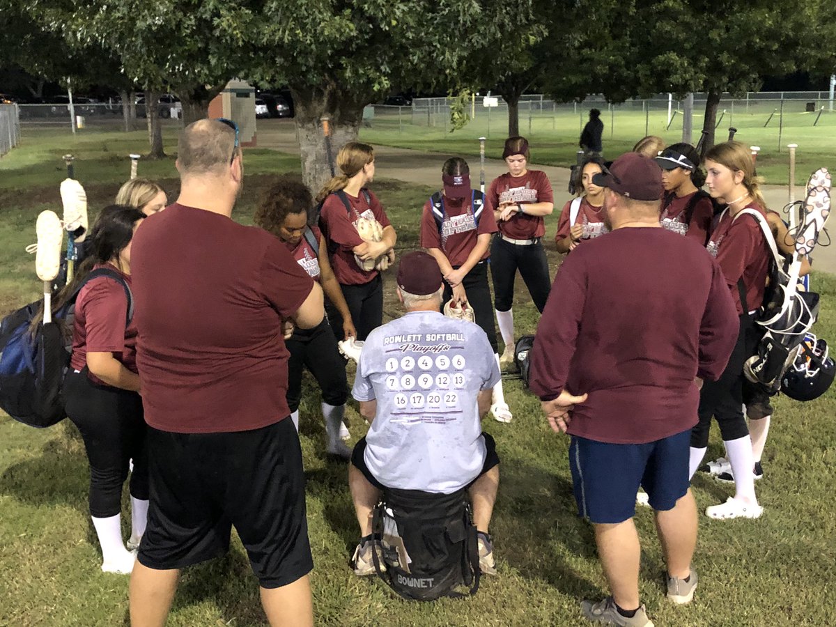 rowlettsoftball's tweet photo. Fall ball season is a wrap! These ladies (not all pictured) showed up and showed out, winning 7 of their 8 games. Lots of fun and lots of growth the last few weeks. Spring season is gonna be🔥🔥! #weRone @LETTNATION @RHS_Eagles https://t.co/KzUWQhJq2V