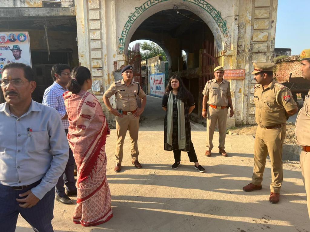 DmHapur's tweet photo. आज गढ़ गंगा मेले को लेकर मेला क्षेत्र का निरीक्षण किया गया  मेला क्षेत्र के रास्तो को जल्द ठीक कराने व गन्ने की फसल को जल्द काटने के निर्देश दिए गये तथा मेले की तैयारियों से जुड़े सभी विभागों को कार्यों का लगातार निरीक्षण करते रहने के लिए कहा। @UPGovt @CMOfficeUP #IAS #DMHAPUR https://t.co/dF4Hsmdvam