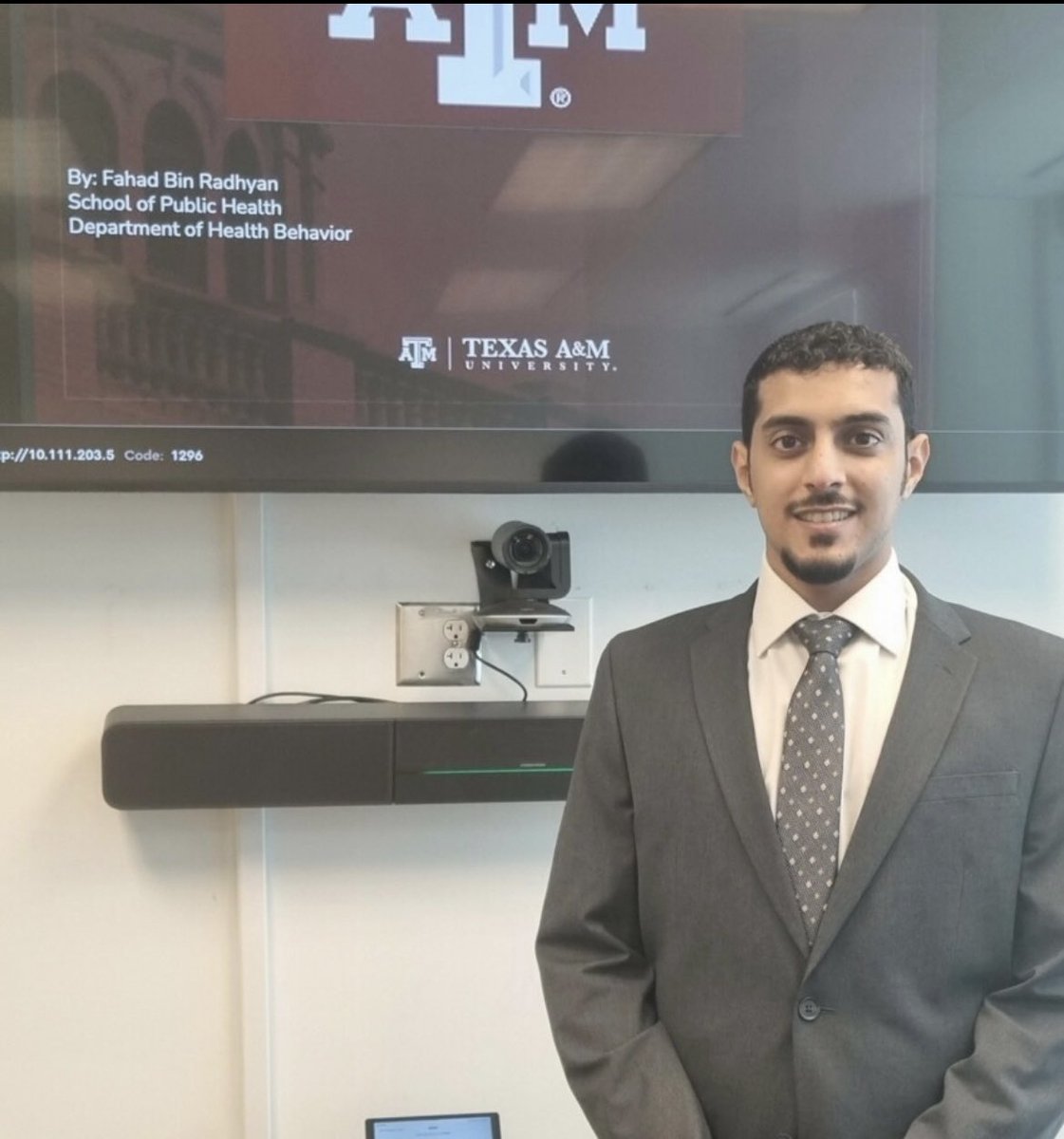 FBinRadhyan's tweet photo. اجتزت ولله الحمد والمنّة مناقشة أطروحة الدكتوراه في تخصص التعليم الصحي (Health Education) من جامعة @TAMU 

ممتن لعائلتي وزملائي ووطني🇸🇦 الذين كانوا سبباً ودافعاً للنجاح، انتهت رحلة سبع سنوات في أمريكا بتوفيقٍ من الله وحفظه. https://t.co/LIBgZFLHG4