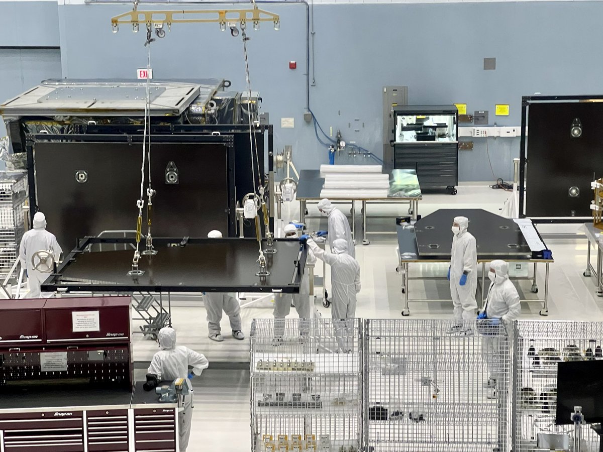 AstroJohnathan's tweet photo. The @NASARoman #Space Telescope team are hard at work constructing the observatory in @NASAGoddard’s large cleanroom! #RomanScience https://t.co/aLERJ6dBhv