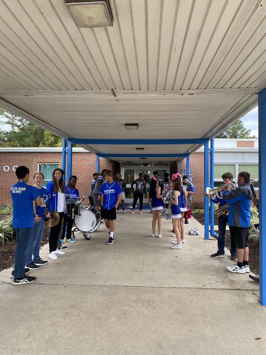 RLPurvis's tweet photo. Elementary school visits today.  Go Dare Dolphins!   Lots of fun with Football players, cheerleaders and band members.  #falconfam #yorkzone #yhsfalcons #falconband #spirit https://t.co/4pRtX299Nr