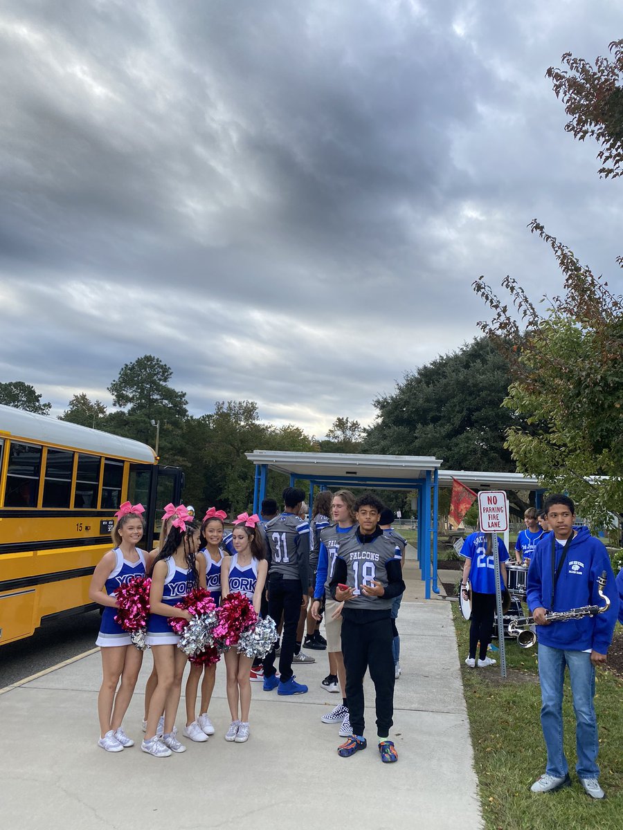 RLPurvis's tweet photo. Elementary school visits today.  Go Dare Dolphins!   Lots of fun with Football players, cheerleaders and band members.  #falconfam #yorkzone #yhsfalcons #falconband #spirit https://t.co/4pRtX299Nr