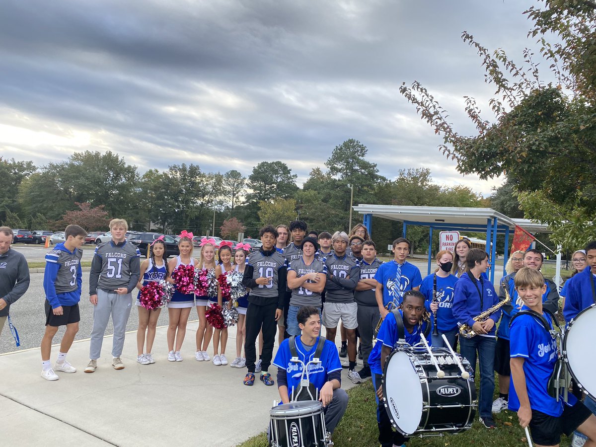 RLPurvis's tweet photo. Elementary school visits today.  Go Dare Dolphins!   Lots of fun with Football players, cheerleaders and band members.  #falconfam #yorkzone #yhsfalcons #falconband #spirit https://t.co/4pRtX299Nr