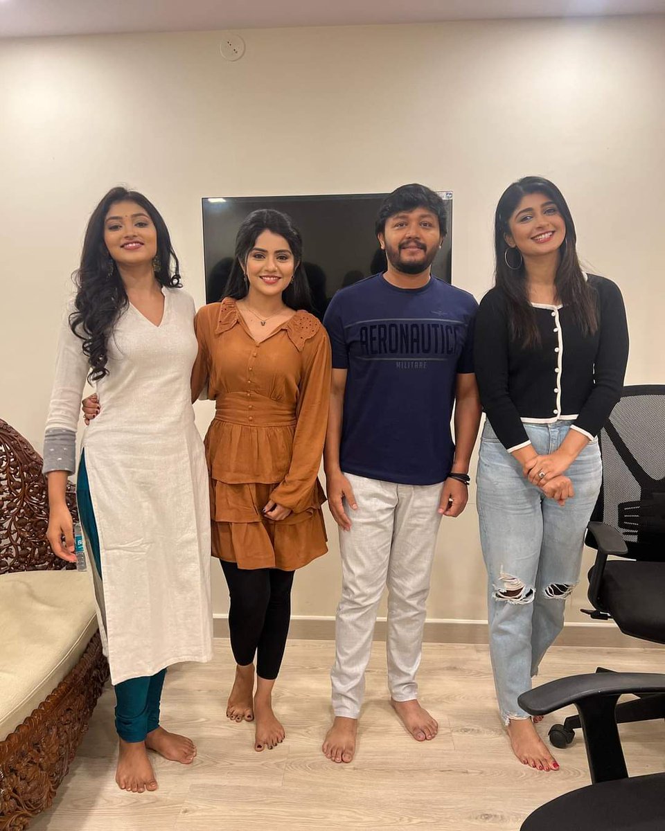 GaneshFans's tweet photo. Tribble Riding Trailer soon 😍 

@Official_Ganesh @DirectorMahesha
@nimmamegha

#TribbleRiding #TripleRiding #GoldenStarGanesh #MeghaShetty #aditiprabhudeva #rachanainder #GaneshFans https://t.co/AoB77vJUrj