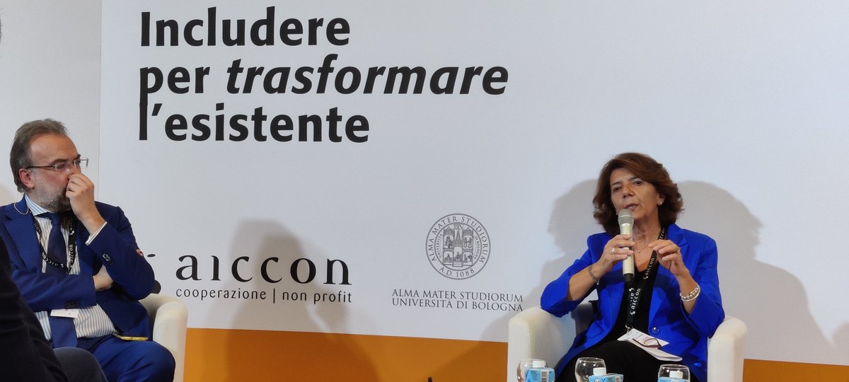 p4ol0tshiamo's tweet image. &quot;Quanto tempo ci prendiamo per parlare ai neoassunti nelle nostre organizzazioni della mission, del senso del lavoro di cura che vanno a fare, della sacralità della cura? Quanto rendiamo partecipativa la realizzazione del bilancio sociale?&quot; chiede Valeria Negrini.

#gdb2022