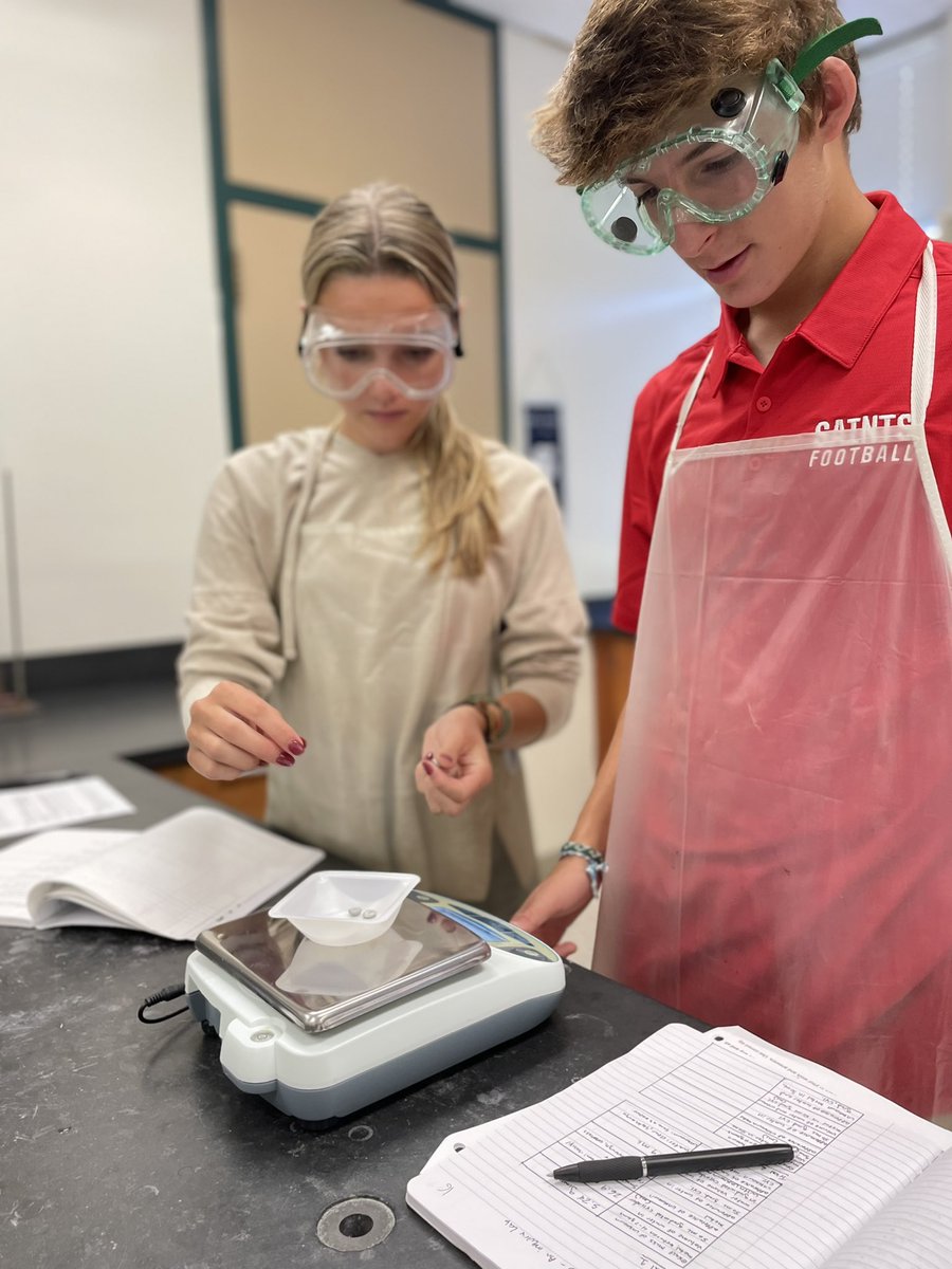 MsFusinaChem's tweet photo. Hon Chem students quantitatively determining the density and qualitatively observing physical and chemical properties in order to identify an unknown @SSSASsaints #ChemEd #SaintsLearn #SaintsScience https://t.co/1FWvQ5vOKq