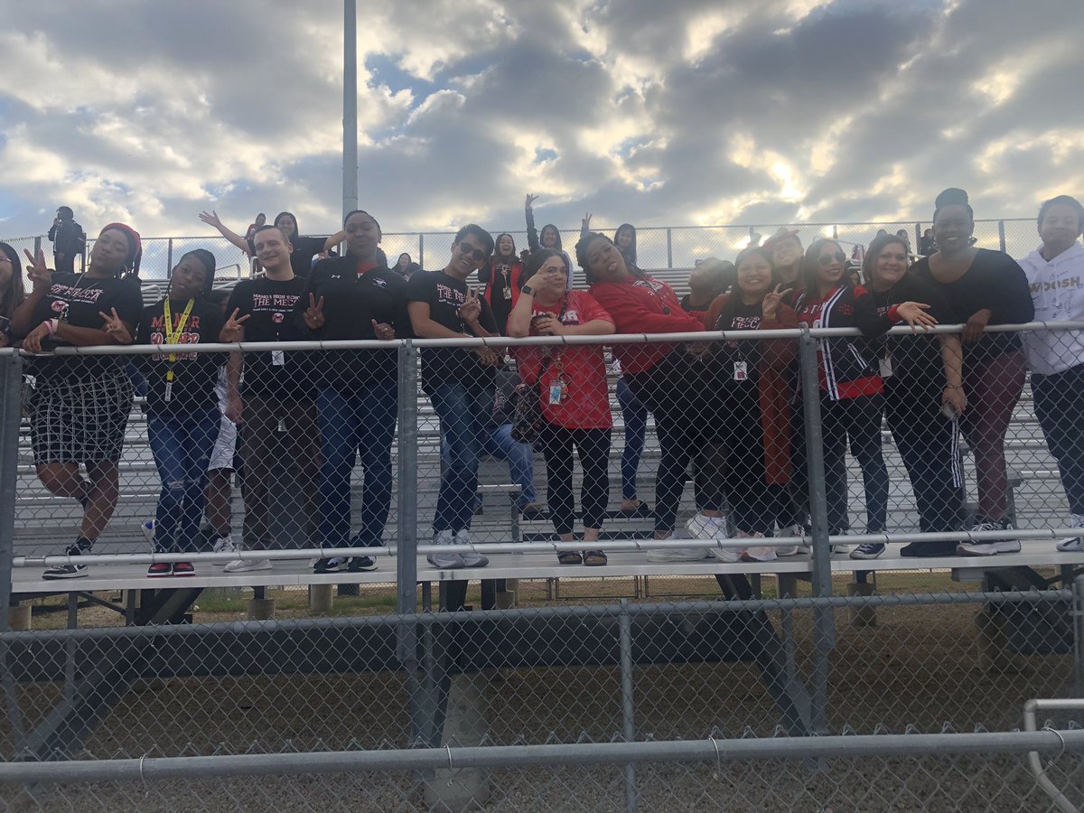 Principowell's tweet photo. @ManorHS teachers waiting to receive our babies for the 1st combined PepRally for The MECCA, MSHS, &MECHS. SHOUTOUT to @HeyMsThomas1913 for organizing this monumental event. #WAMM Nation!!! @JessikaHearne @CoachJohnASmith @ManorISD @MikePerkins_PLC @SpencerAndreD https://t.co/GVQozqlPgC