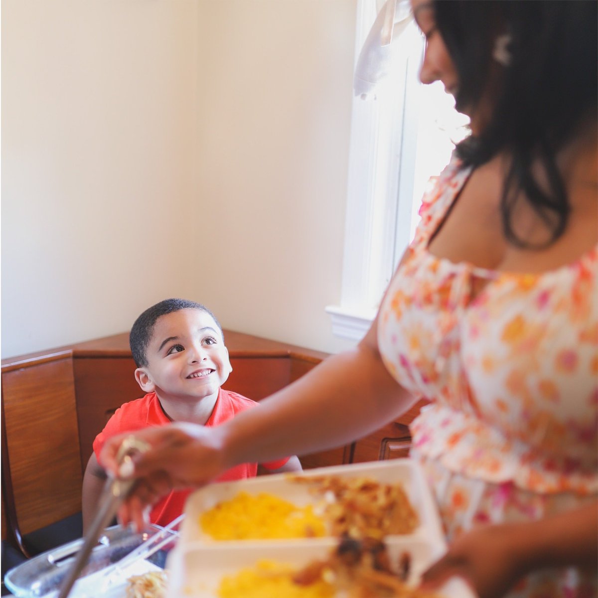 Cumbia, salsa, regional, reggaetón, boleros, pop…what is your favorite music to listen to during family hangs? Let us know your faves in the comments and also post your flag and represent your community. #HispanicHeritageMonth 🌞🎉🌎🗓