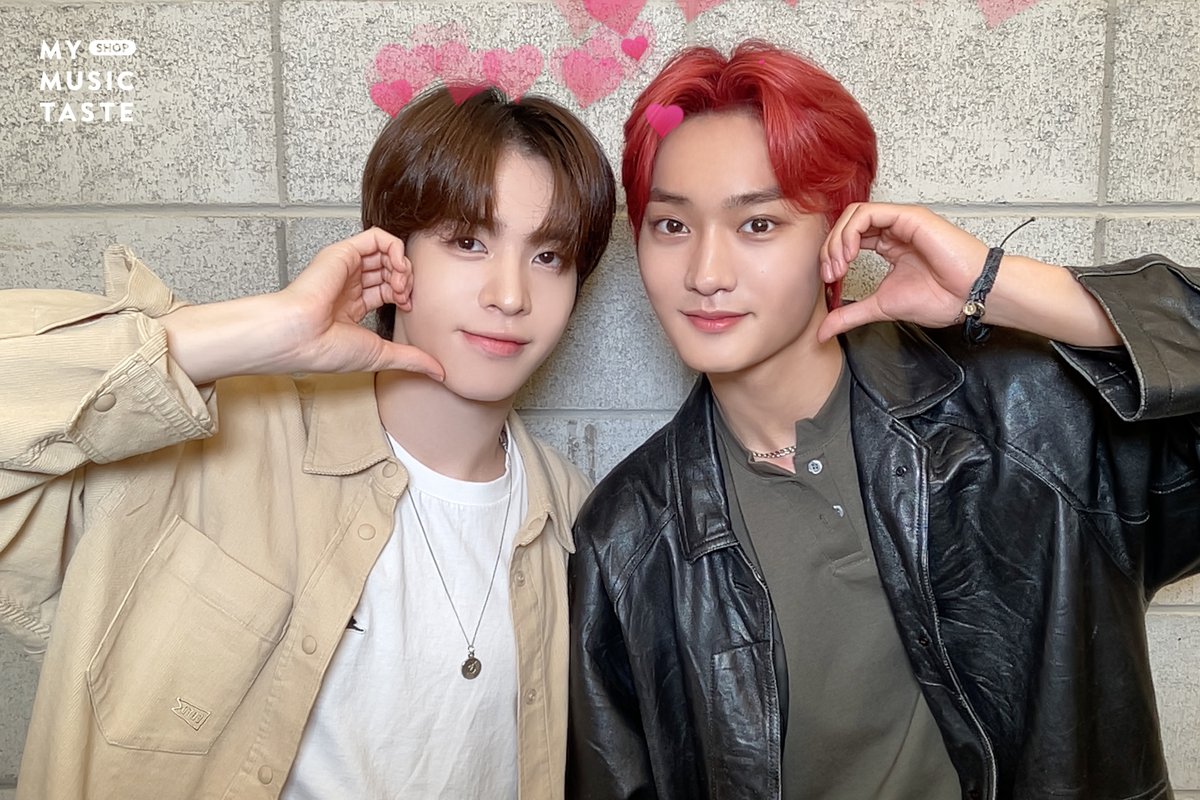 _mmtshop's tweet photo. CRAVITY is ready to rock n’ roll🤟🎸with #LUVITY😎

Don’t forget to MAKE for CRAVITY!👉https://t.co/delU6ILOoi

#CRAVITY #크래비티 #CRAVITY_Fansign with #MMTshop https://t.co/pK5SizyZNN