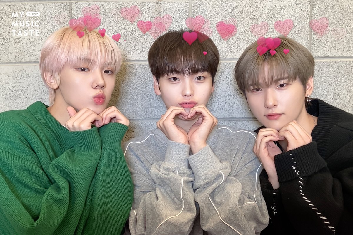 _mmtshop's tweet photo. CRAVITY is ready to rock n’ roll🤟🎸with #LUVITY😎

Don’t forget to MAKE for CRAVITY!👉https://t.co/delU6ILOoi

#CRAVITY #크래비티 #CRAVITY_Fansign with #MMTshop https://t.co/pK5SizyZNN