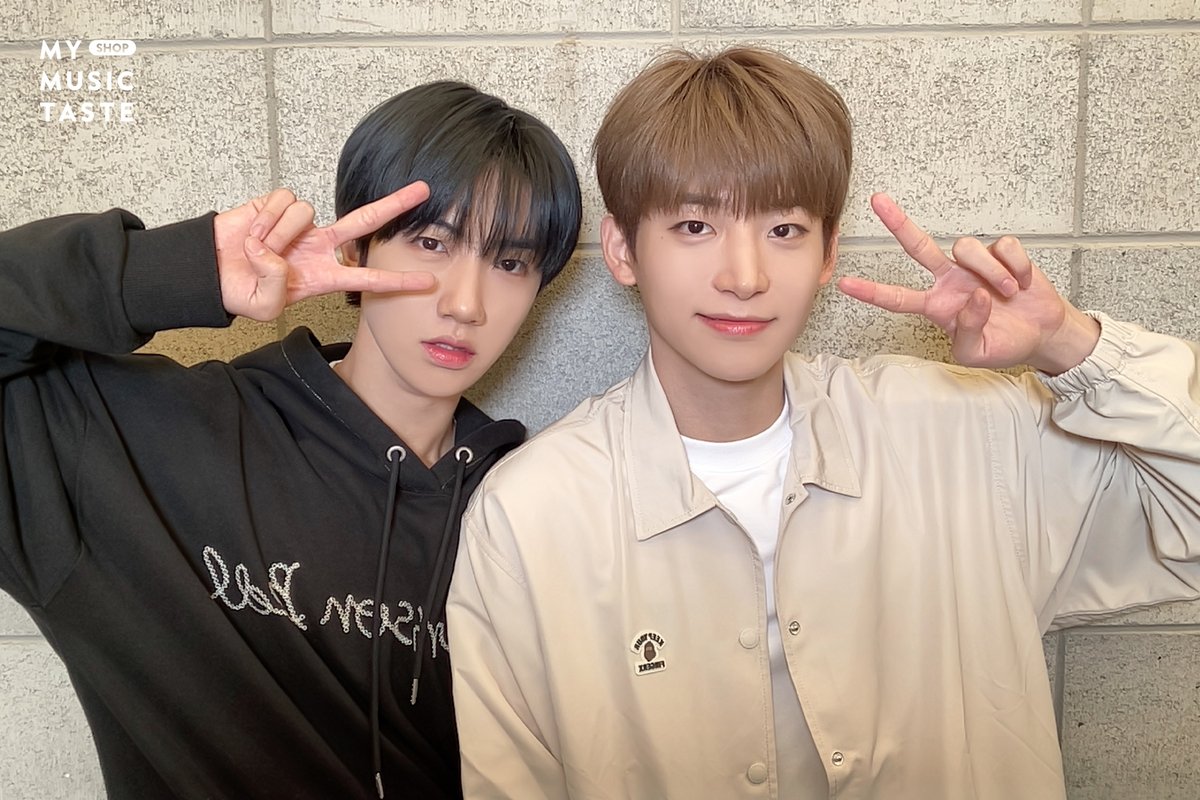 _mmtshop's tweet photo. CRAVITY is ready to rock n’ roll🤟🎸with #LUVITY😎

Don’t forget to MAKE for CRAVITY!👉https://t.co/delU6ILOoi

#CRAVITY #크래비티 #CRAVITY_Fansign with #MMTshop https://t.co/pK5SizyZNN
