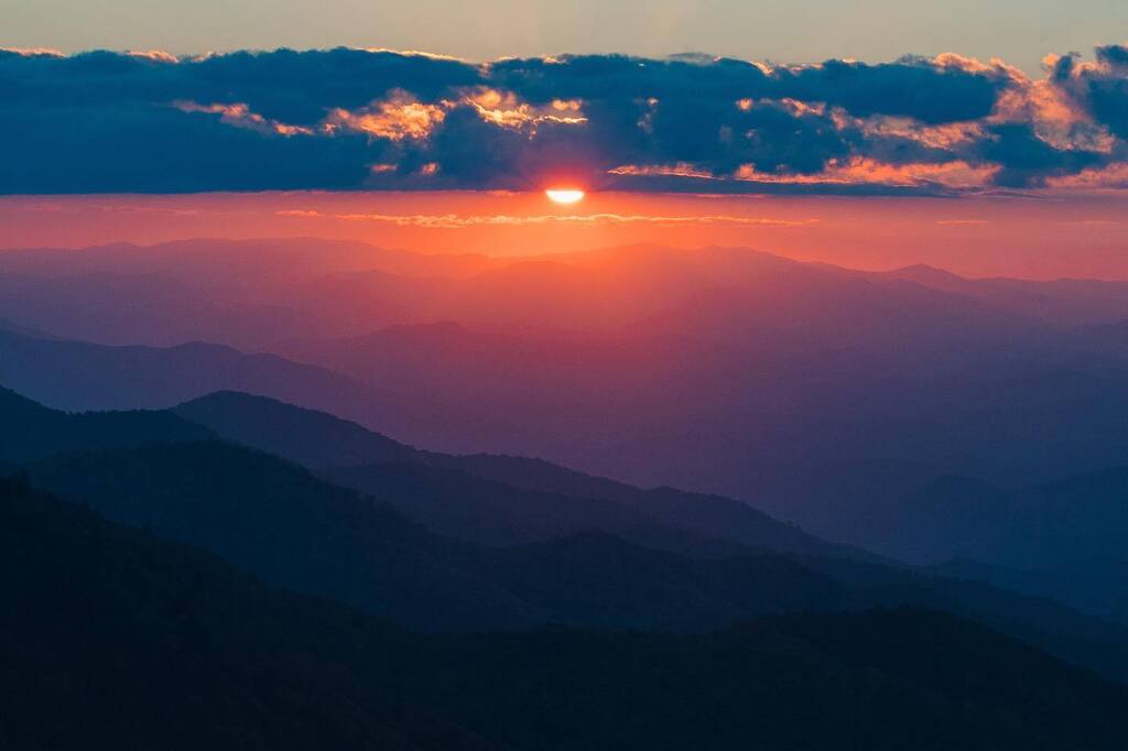 Sunset I | Blue Ridge Parkway | North Carolina instagr.am/p/CjsjiUHsXx9/
